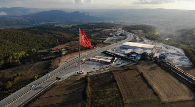 Bu gurur Samsun&#039;un! Türkiye&#039;nin en büyük bayrağı göndere çekildi