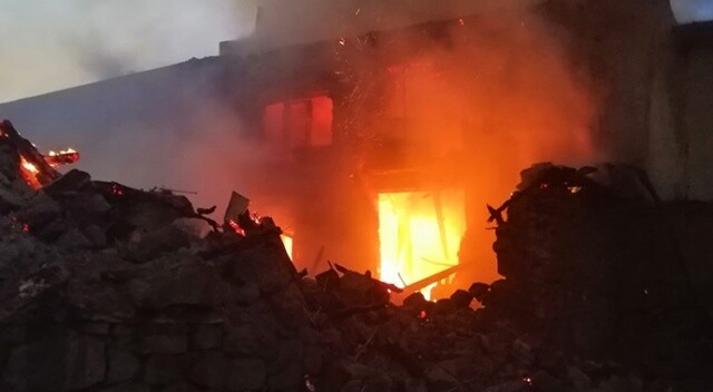 Ekmek yapılmak için yakılan tandırdan yangın çıktı, 13 koyun telef oldu
