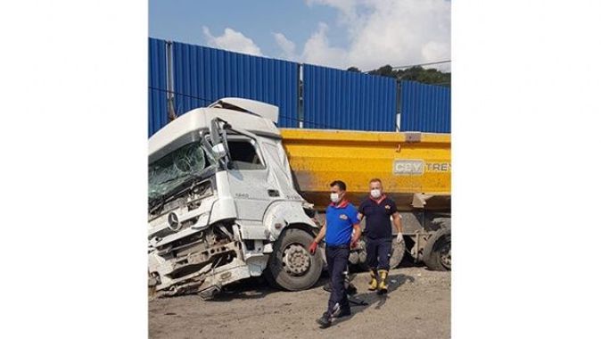 Freni patlayan kamyon, kamyona çarptı: 1 ölü, 1 yaralı