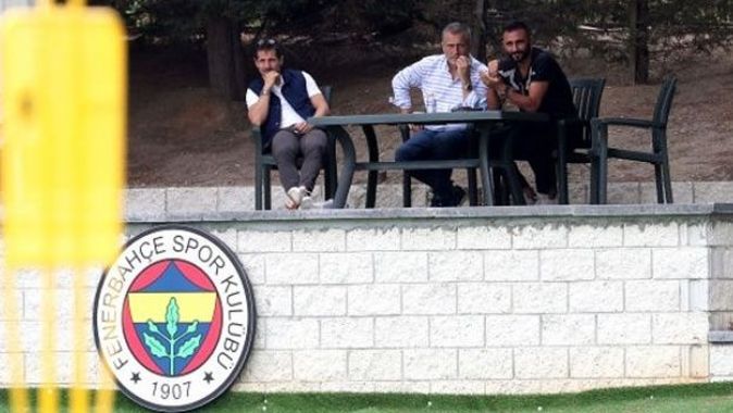 Futbolu bırakan Selçuk Şahin, Fenerbahçe&#039;de Emre Belözoğlu&#039;nun yardımcısı olacak
