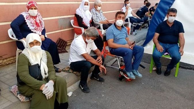 HDP önündeki ailelerin evlat nöbeti 377’nci gününde