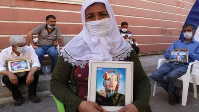 HDP önündeki ailelerin evlat nöbeti 385&#039;inci gününde
