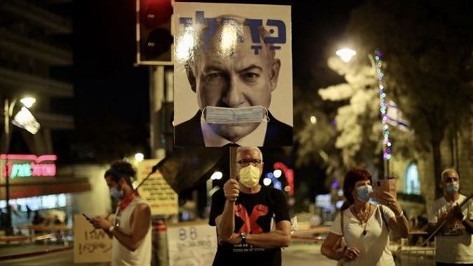 İsrail’de Covid-19 karantinasına rağmen Netanyahu karıştı gösteriye binlerce kişi katıldı