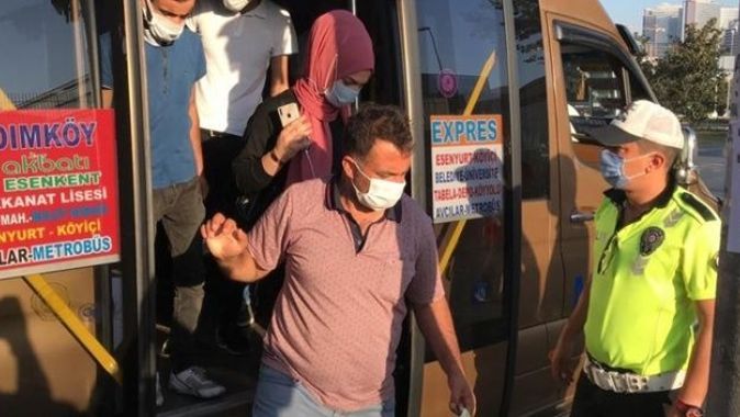 İstanbul&#039;da 12 kişi kapasiteli aracında 33 yolcu taşıyan minibüsçüye ceza kesildi
