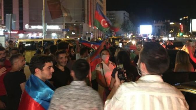 İstanbul’da vatandaşlar Ermenistan’ı kınayarak Azerbaycan&#039;a destekte bulundu