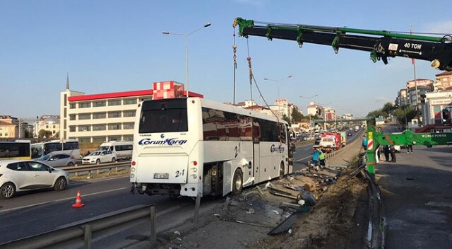 İstanbul&#039;da yolcu otobüsü devrildi! Yaralılar var