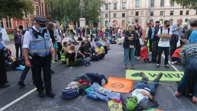Londra&#039;da iklim protestoları başladı