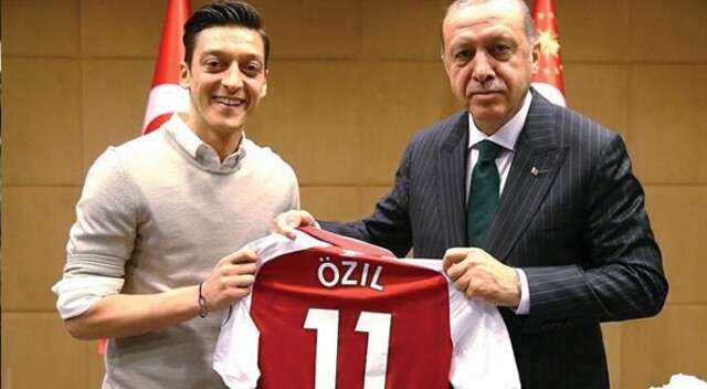 Mesut Özil&#039;e tarihi özür!