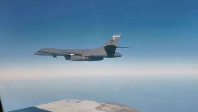 Rus ve ABD uçakları Uzak Doğu&#039;da karşı karşıya geldi