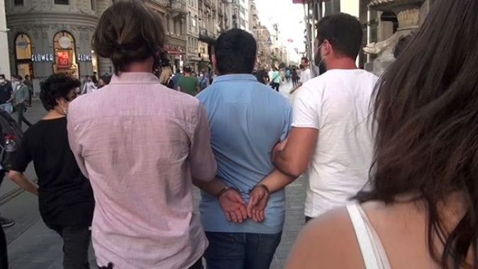 Taksim’de genç kadını takip eden kişi güven timlerince yakalandı