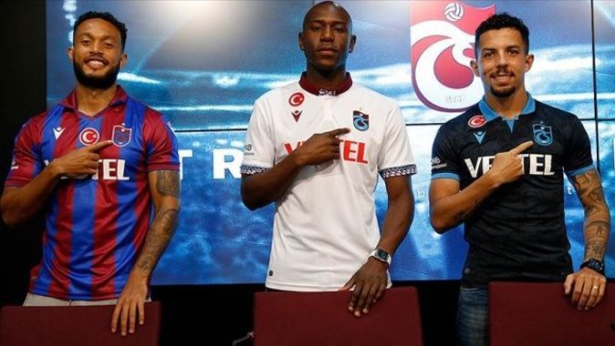 Trabzonspor&#039;da yeni transferler için imza töreni