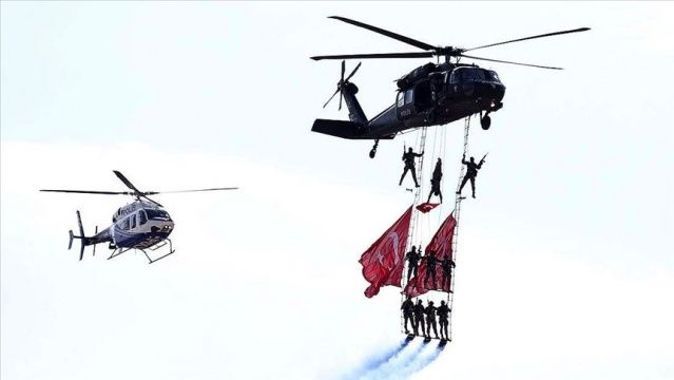 Yerli ve yabancı akrobasi pilotları Eskişehir&#039;de gösteri uçuşu yaptı