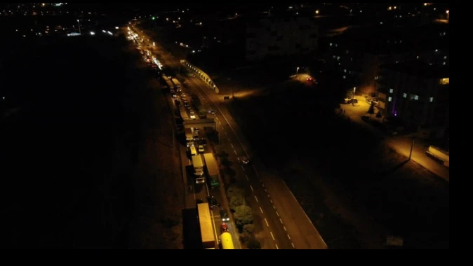 Zift yüklü tankerde yangın çıktı, Kırıkkale-Kayseri karayolu trafiğe kapandı