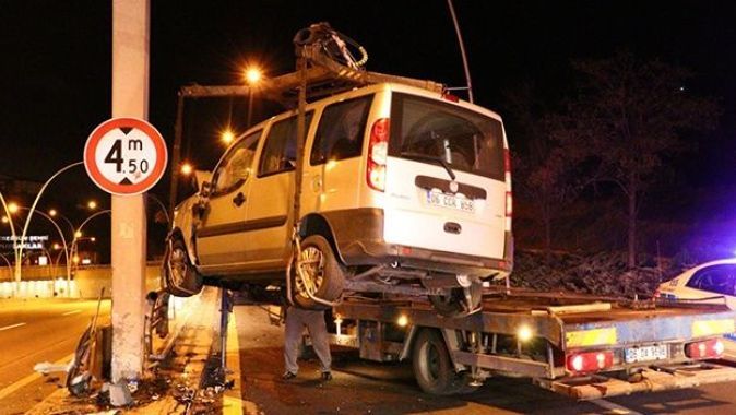 Ankara&#039;da 2 trafik kazası: 1&#039;i ağır 4 yaralı