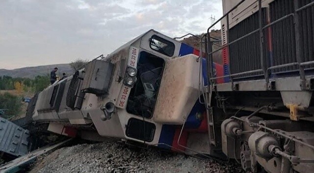 Ankara&#039;da iki yük treni kafa kafaya çarpıştı: 2 ölü