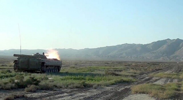 Azerbaycan ordusu, Ermenistan&#039;ın çok sayıda tank ve zırhlı aracını imha etti