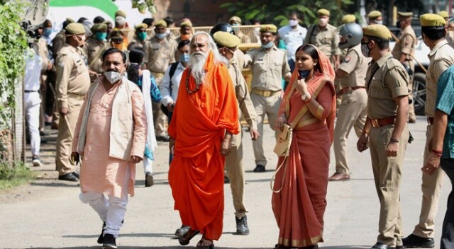 Bu da Hindistan adaleti: Cami yıkan Hindulara beraat