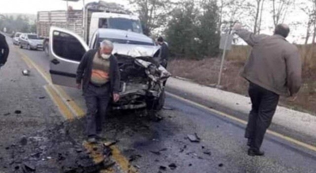 Bursa&#039;da iki araç kafa kafaya çarpıştı: 1 ölü, 3 yaralı