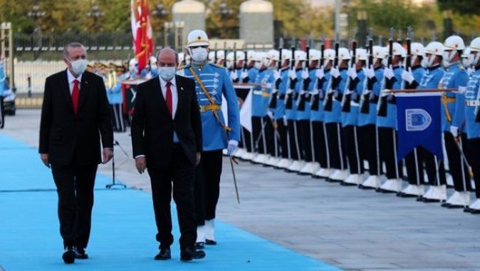Cumhurbaşkanı Erdoğan, Ersin Tatar’ı resmi tören ile karşıladı