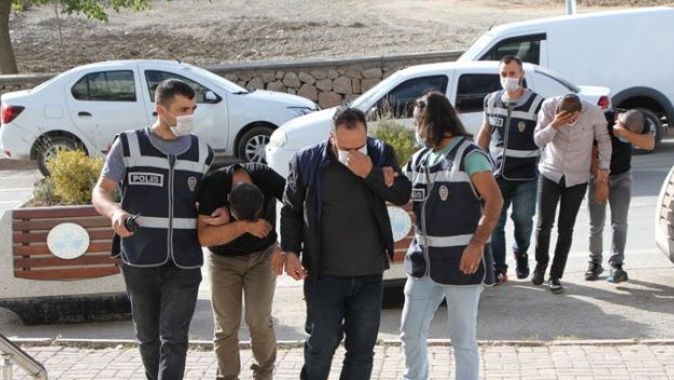 Elazığ&#039;da yüzlerce sahte altın ele geçirildi, 4 şüpheli yakalandı