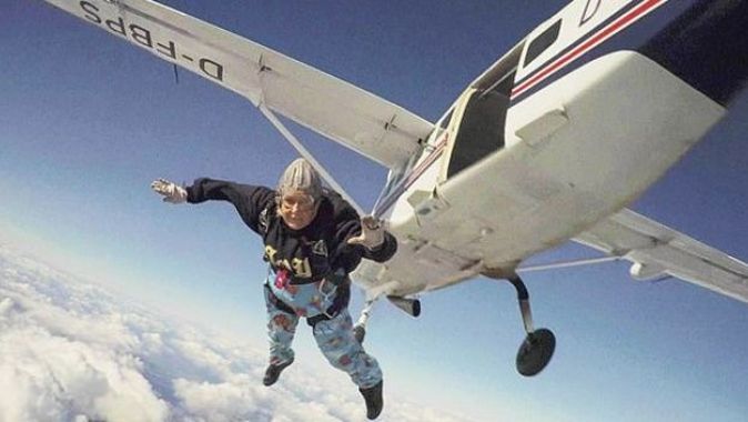 En yaşlı paraşütçü 88 yaşında öldü