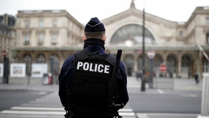 Fransa&#039;daki bıçaklı saldırıda öldürülen kişinin öğretmen olduğu ortaya çıktı