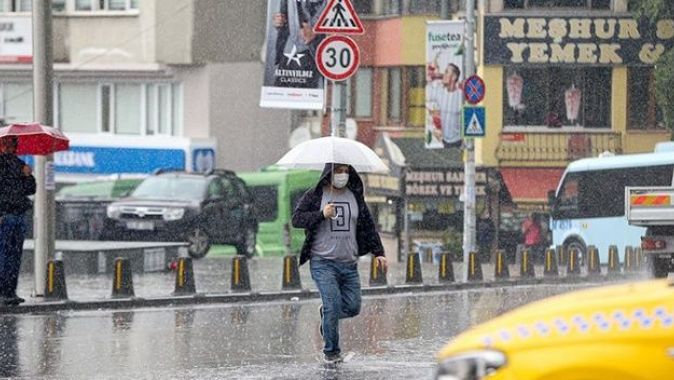 İstanbul&#039;da yağış ve sis etkili oldu