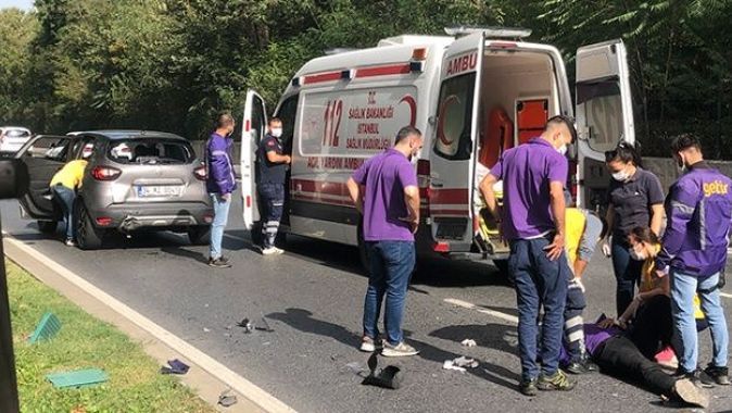 İstanbul’un göbeğinde feci kaza: Kurye yerdeyken sürücü paspasları temizledi