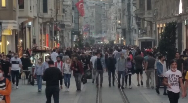 İstanbullu virüs dinlemedi! İstiklal Caddesi&#039;nde korkutan görüntü