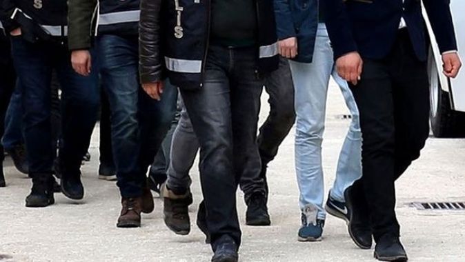 İzmir&#039;de FETÖ&#039;nün hücre evlerine yönelik operasyonda 23 şüpheli gözaltına alındı