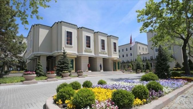 İzmir depremiyle ilgili paylaşımları nedeniyle 10 kişi gözaltına alındı, 2 kişi tutuklandı