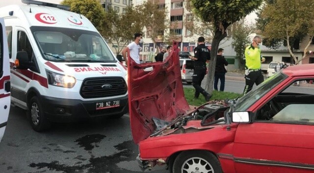 Kayseri’de iki otomobil çarpıştı: 4 yaralı
