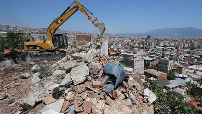 Malatya&#039;da ağır hasarlı bin 205 bina yıkıldı