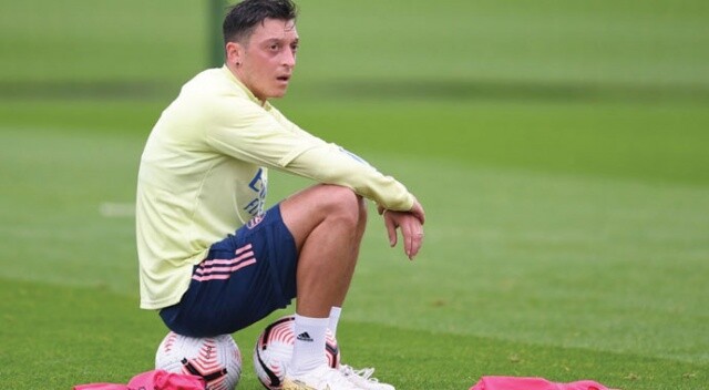 Mesut Özil, Avrupa Ligi kadrosuna alınmadı