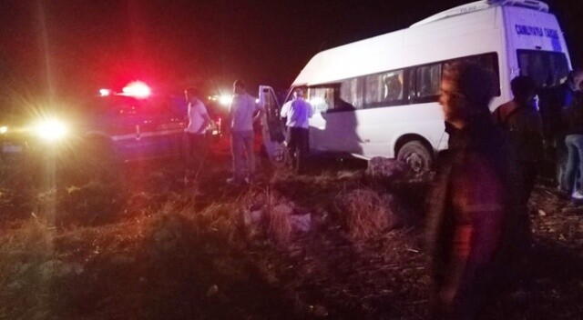 Yolcu minibüsü ile traktör çarpıştı: 8 yaralı