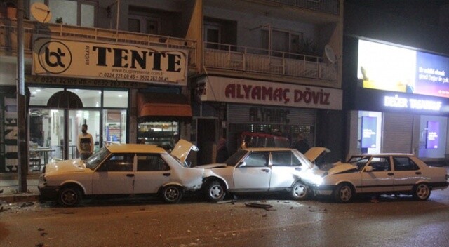 Bursa&#039;da zincirleme trafik kazası: 2 yaralı