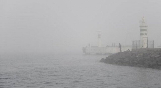 Çanakkale Boğazı yoğun sis nedeniyle gemi geçişlerine kapatıldı