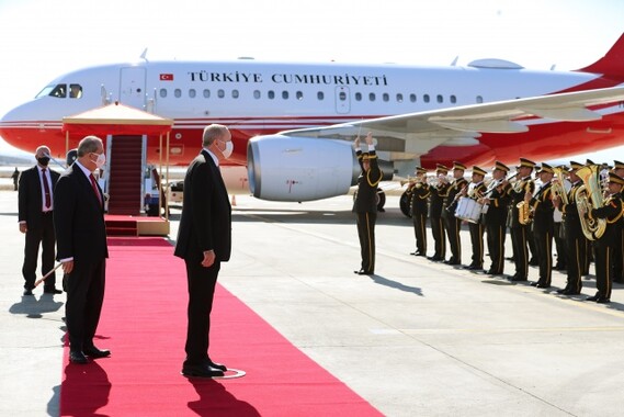 Cumhurbaşkanı Erdoğan KKTC’de resmi törenle karşılandı