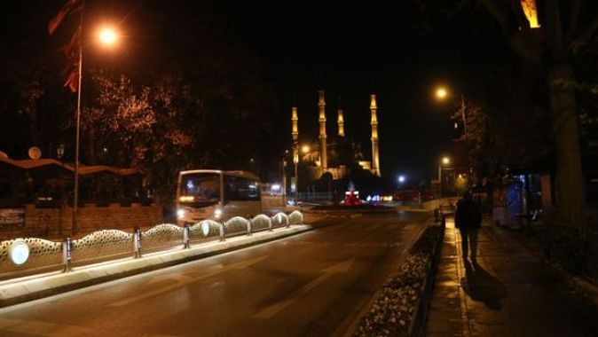 Edirneliler kısıtlamaya uydu, caddeler turistlere kaldı