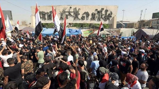 Irak&#039;ta maaşları iki aydır ödenmeyen memurlar greve gitti