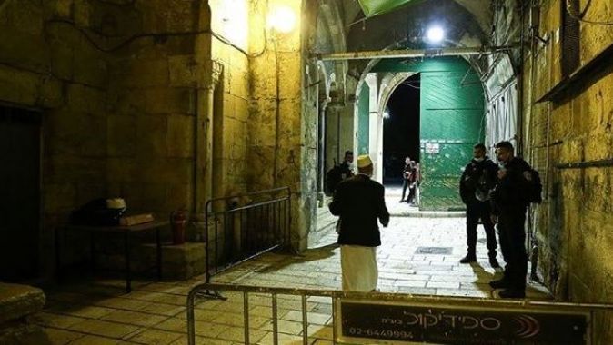 İsrail 2 bin Filistinlinin Mescid-i Aksa’ya girişine izin vermedi