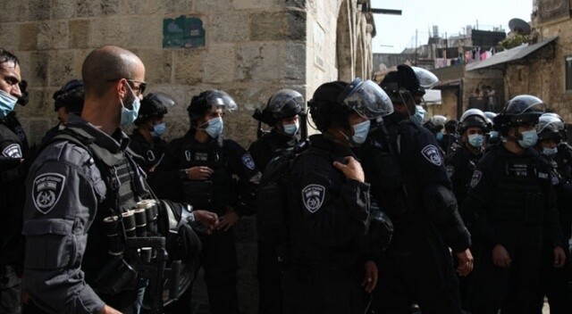 İsrail yüzlerce Filistinlinin bu cuma da Mescid-i Aksa&#039;ya girişine izin vermedi