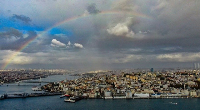 İstanbul&#039;da gökkuşağı sürprizi! Görenleri hayran bıraktı
