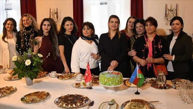 İsveç&#039;te Türk ve Azerbaycan Türk&#039;ü kadınlardan &#039;Dağlık Karabağ&#039; dayanışması
