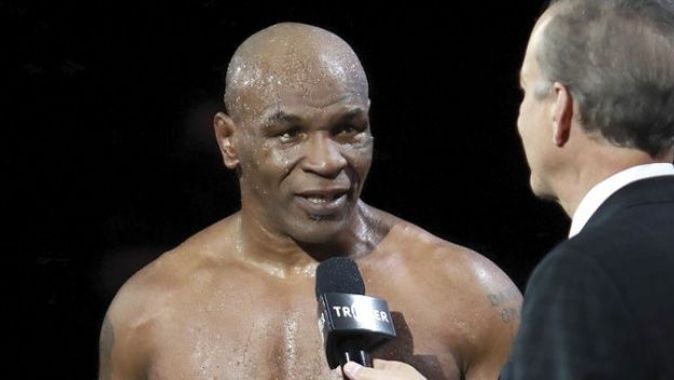 Mike Tyson gösteri maçıyla ringlere döndü