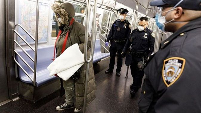 New York Metrosu&#039;nda yolcular her gün korku içinde