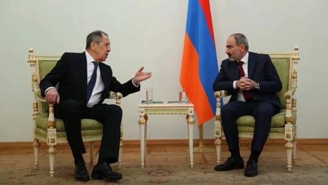 Rus heyetin Erivan ziyaretinde tepki çeken görüntü