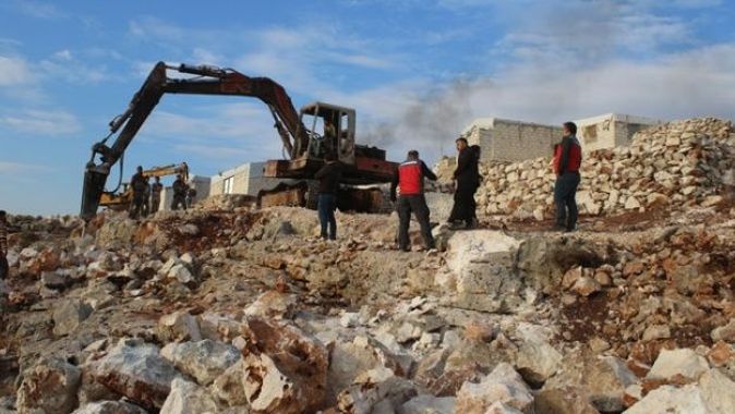 Sadakataşı İdlib&#039;de 100 briket evin temelini attı