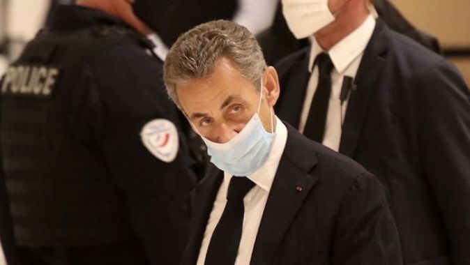 Rüşvet ve yolsuzlukla suçlanan Sarkozy hakim karşısında