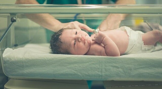 Sezaryenle doğan bebeklerde ilk 5 yılda enfeksiyon daha fazla görülüyor